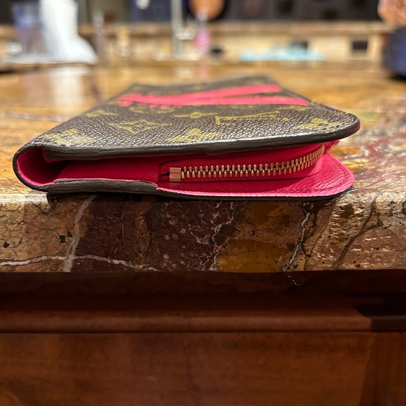 Louis Vuitton Pink V Monogram 2-Snap Wallet ❤️Limited Edition❤️ - Picture 7 of 9